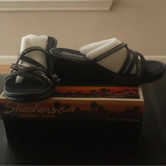 Cali Skechers size 10, black casual or dress up - Picture 3 of 8